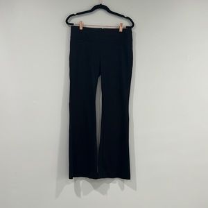 Women’s Size 4 Cabi Full-Length flare pants. 67% Rayon 28% Nylon 5% Spandex